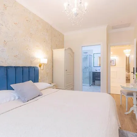 Crys: Rooms, Holiday, Business Verona