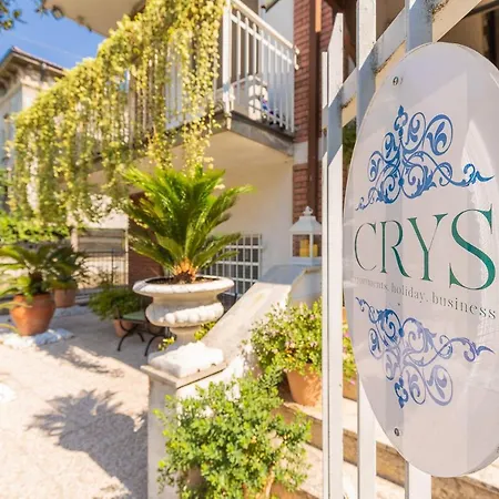 Crys: Rooms, Holiday, Business
